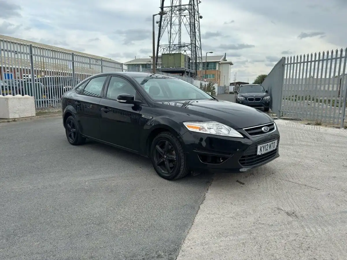 2012-ford-mondeo-20tdci-edge-140-hatchback-big-17