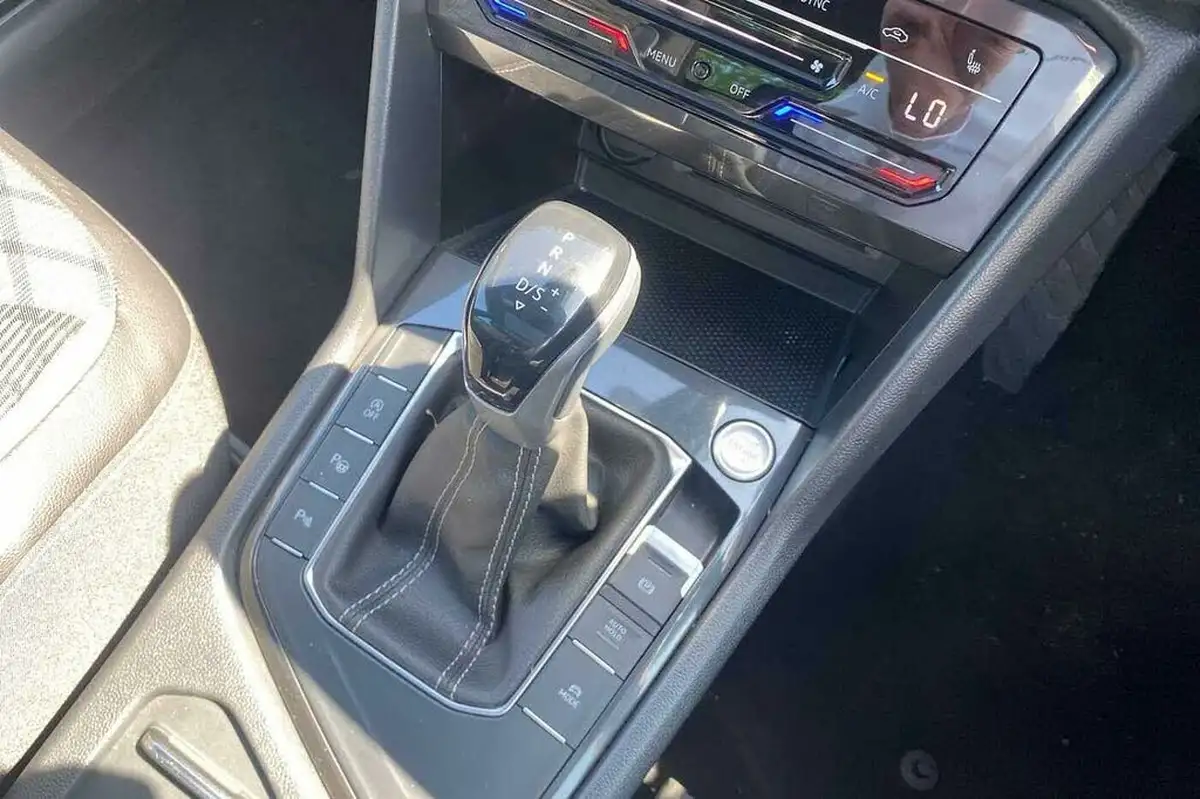 2023-volkswagen-tiguan-15-tsi-r-line-edition-big-16