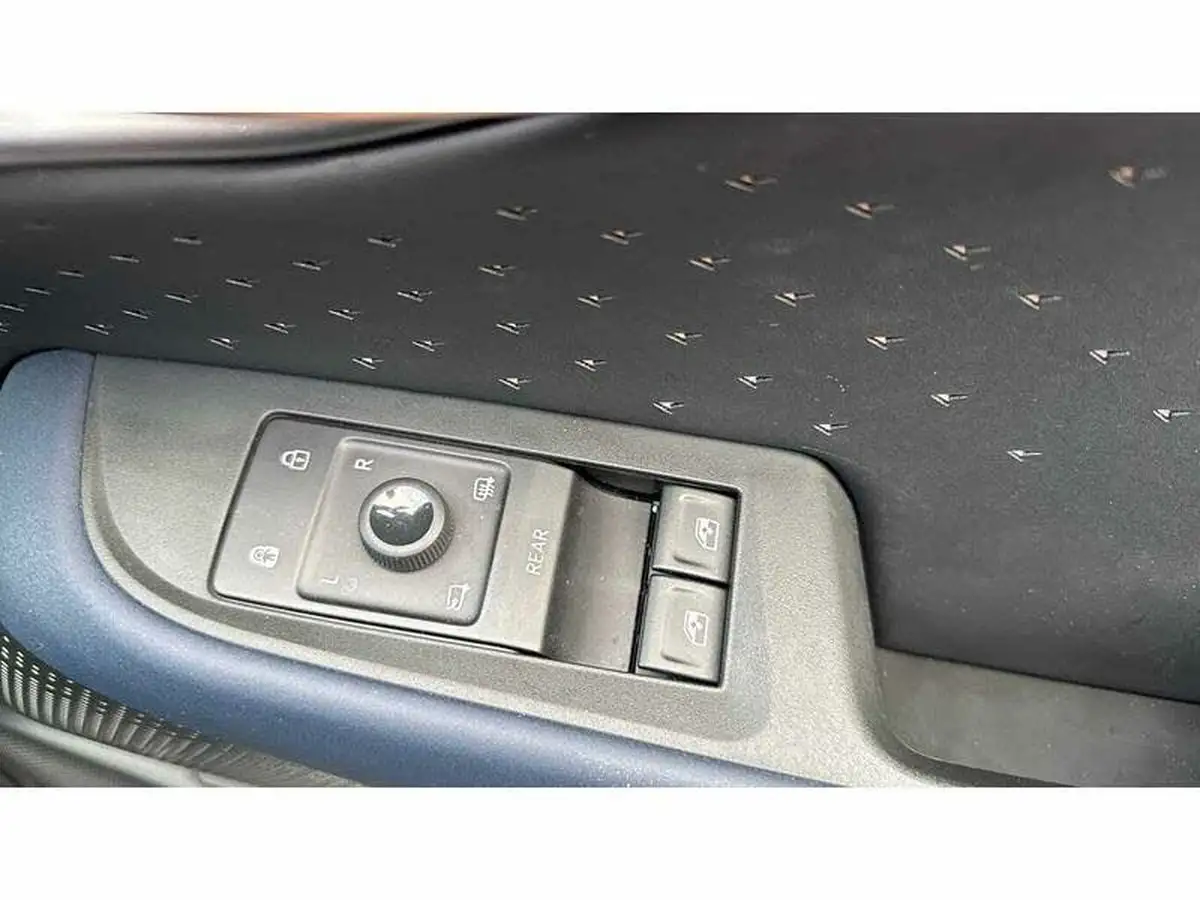 2024-cupra-tavascan-e-v2-big-10
