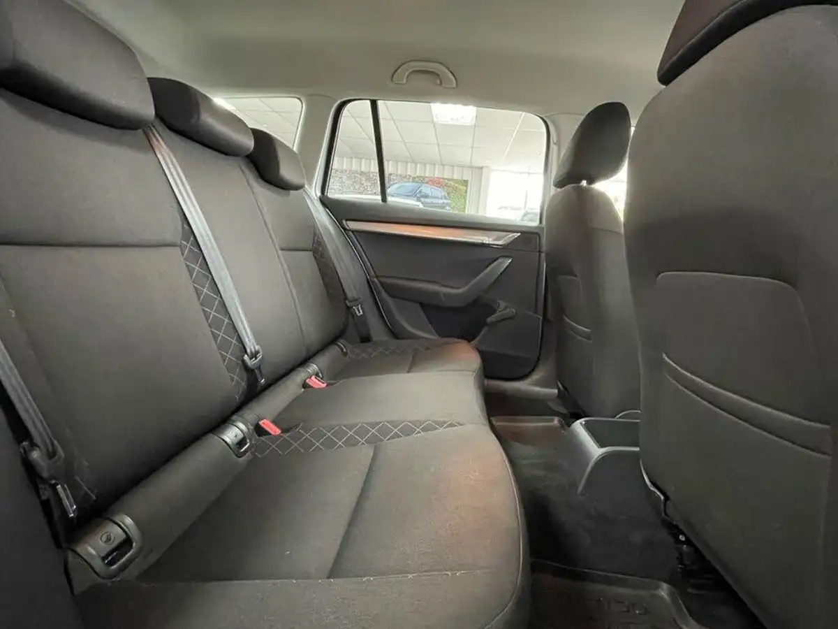 2019-skoda-octavia-10-tsi-s-estate-big-22