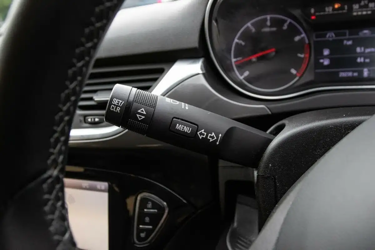 2015-vauxhall-corsa-14i-se-90ps-ecoflex-3d-1398cc-big-16