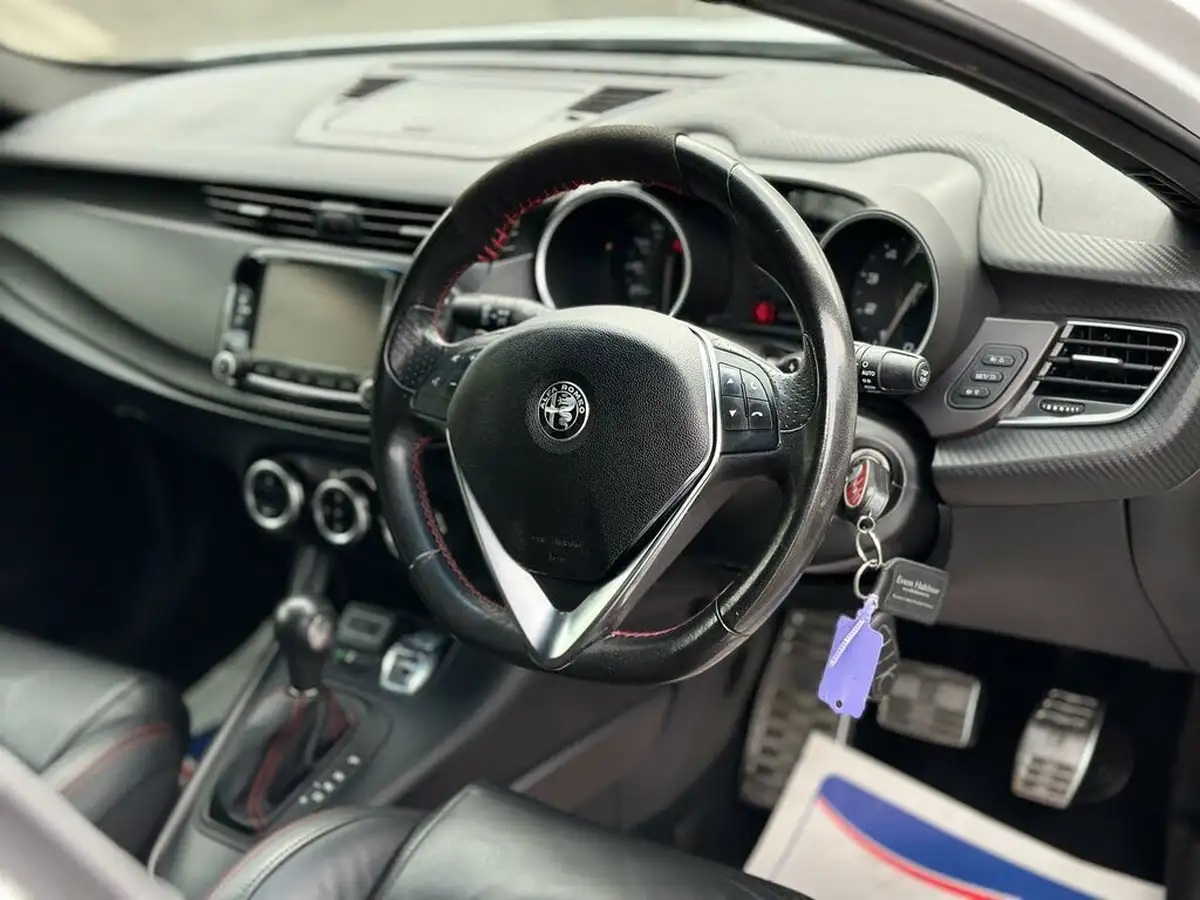 2017-alfa-romeo-giulietta-17-veloce-big-70