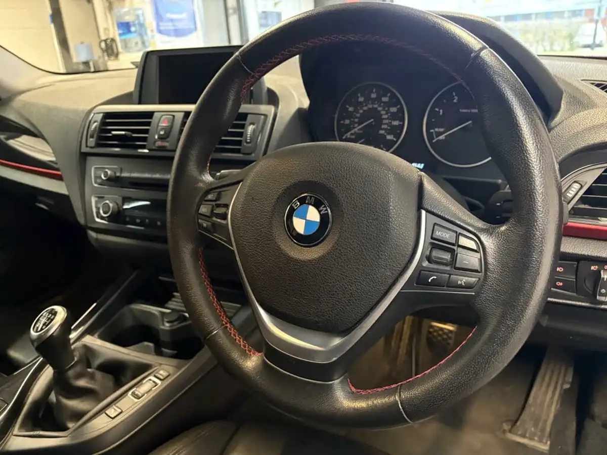 2012-bmw-1-series-20td-118d-sport-hatchback-5d-big-19