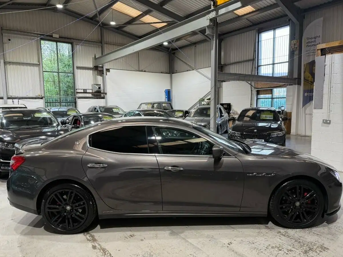 2014-maserati-ghibli-30td-big-1