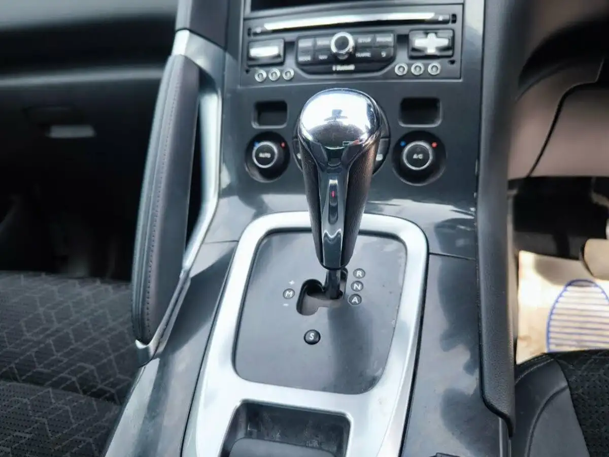 2015-peugeot-3008-crossover-16hdi-allure-ss-etg-big-18