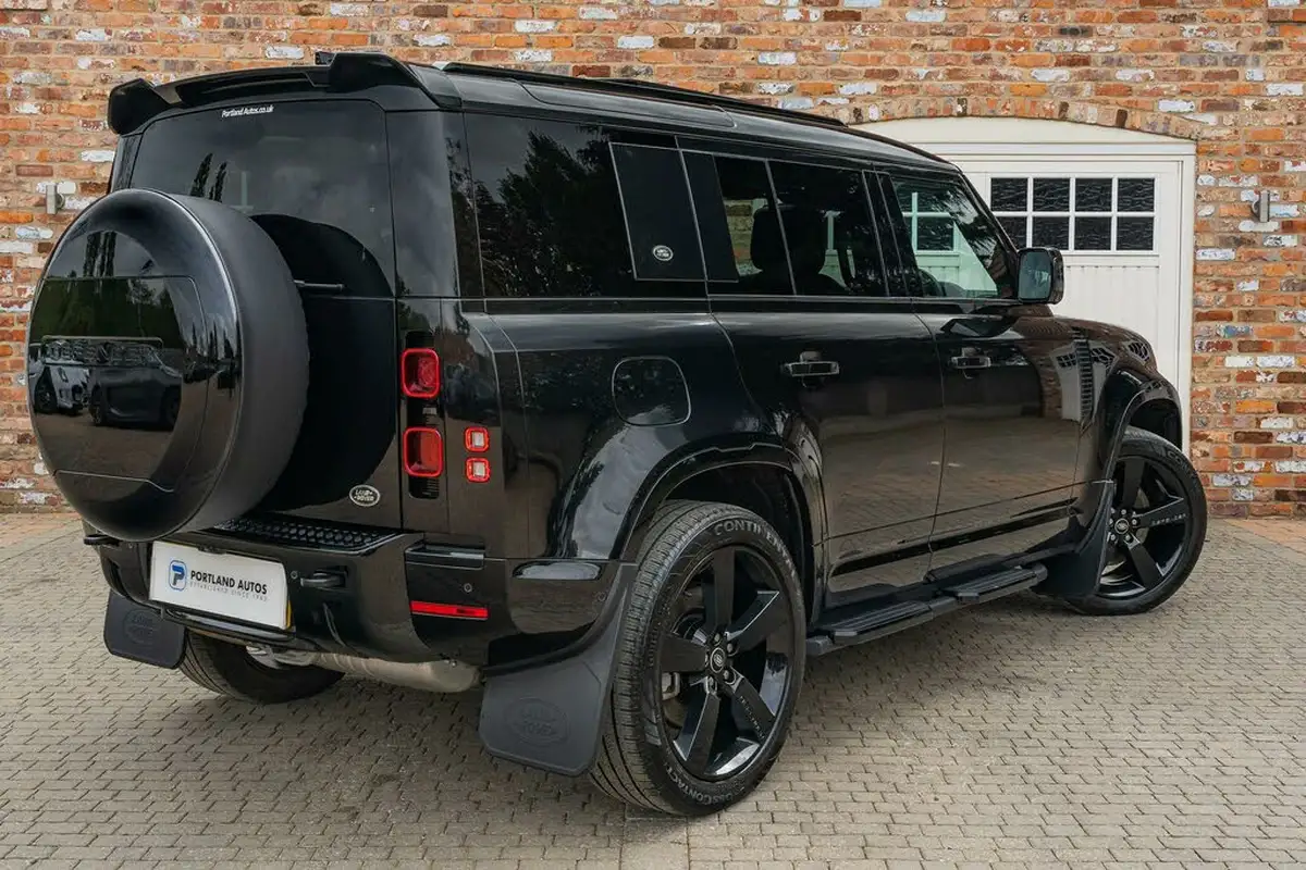 2023-land-rover-110-defender-30-d300-x-dynamic-hse-big-22