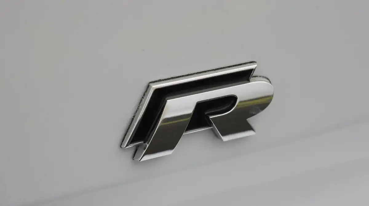2019-volkswagen-golf-20-tsi-r-300ps-hatchback-5d-dsg-big-20