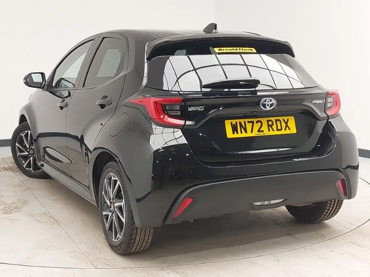 2022-toyota-yaris-15-vvt-i-design-big-1