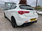 2010-alfa-romeo-giulietta-20td-lusso-small-4