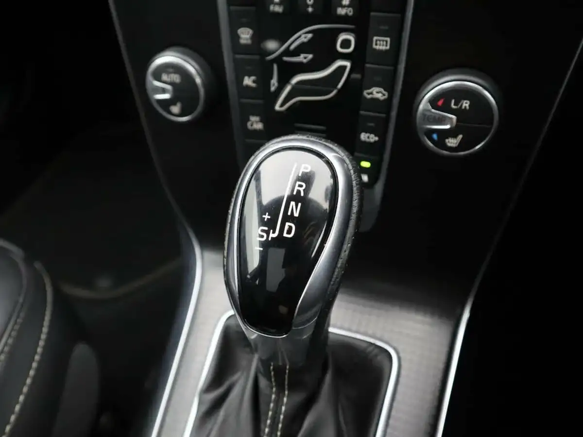 2019-volvo-v40-15-t3-r-design-edition-big-20