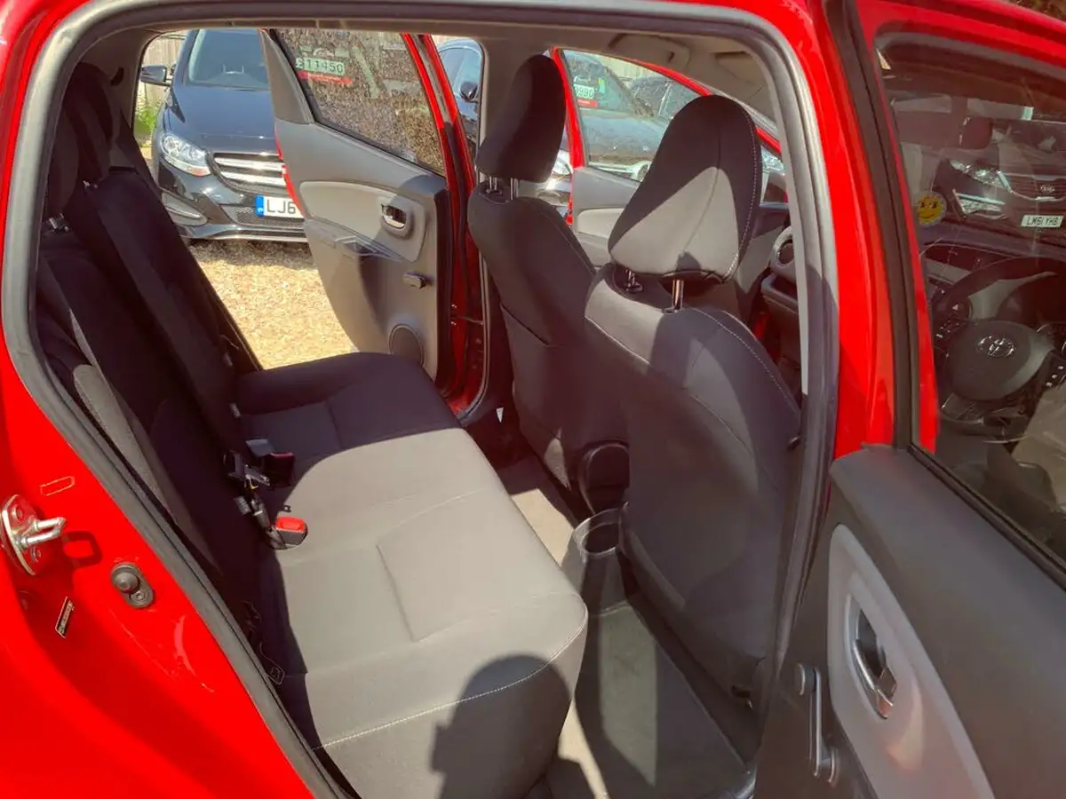 2016-toyota-yaris-133-design-big-40