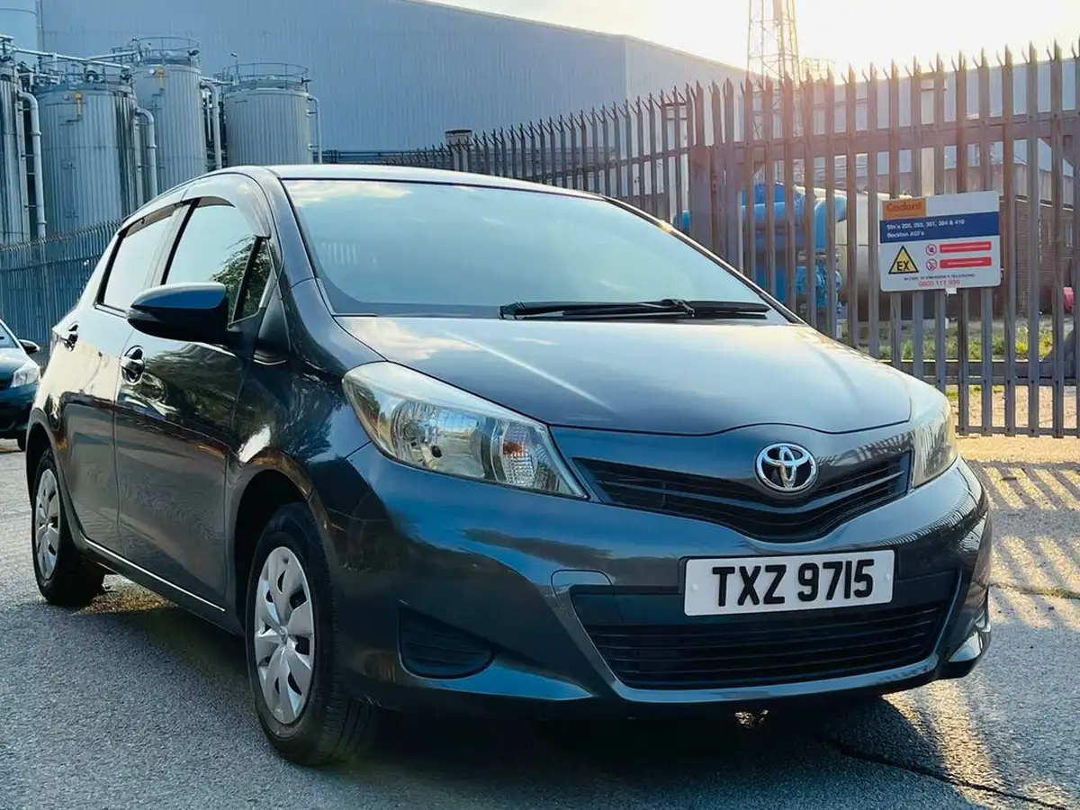 2011-toyota-yaris-big-4