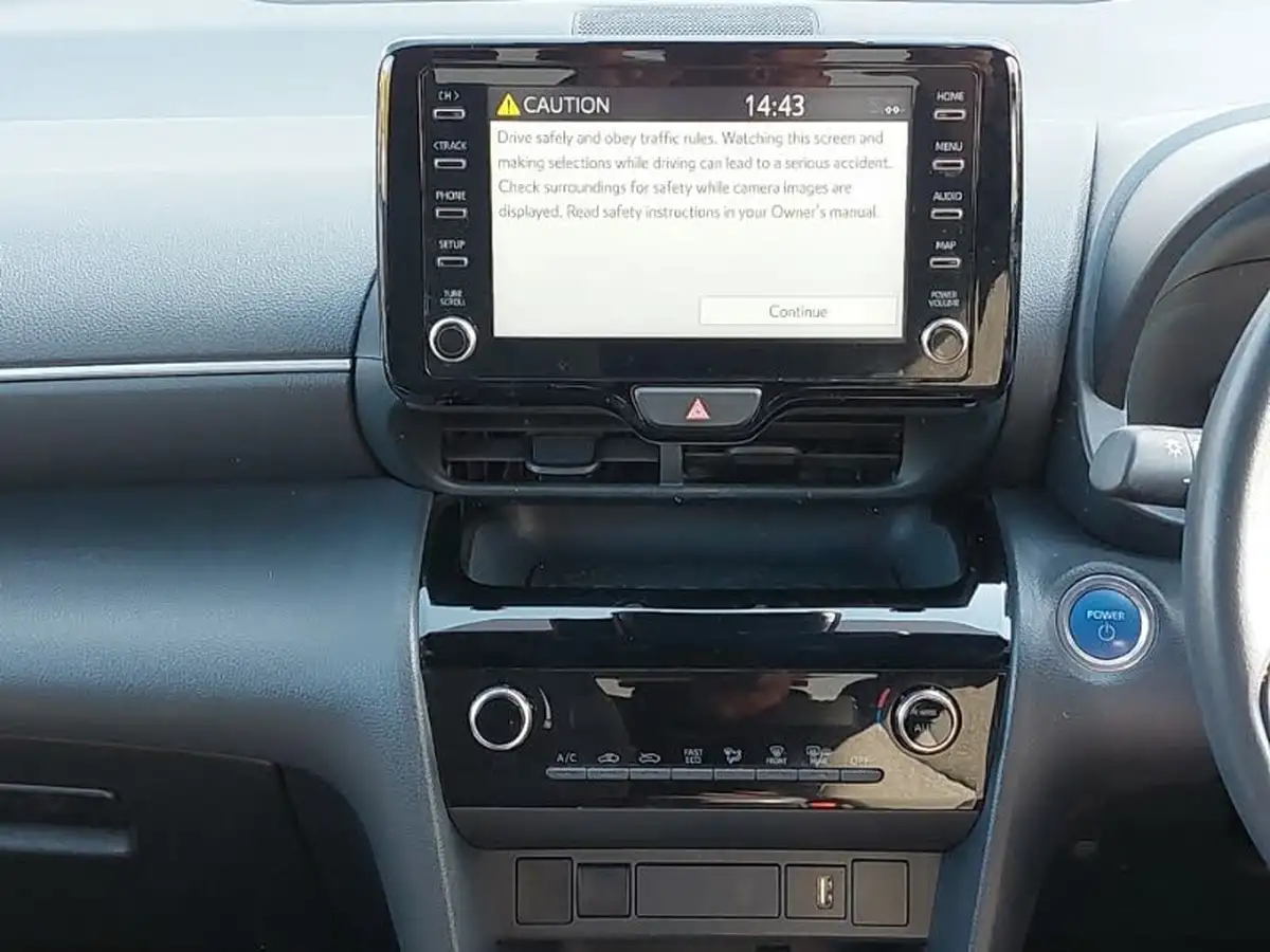 2022-toyota-yaris-15-vvt-i-design-panoramic-roof-big-6