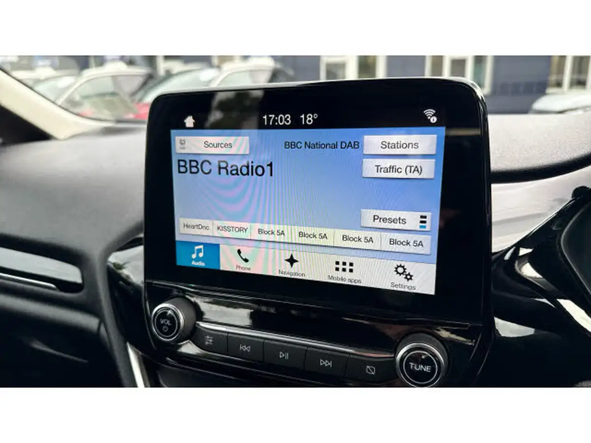 2018-ford-fiesta-11-ti-vct-zetec-5d-big-30