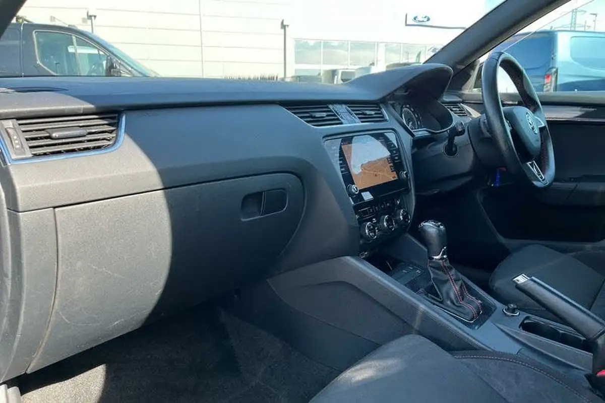 2019-skoda-octavia-20-tsi-vrs-estate-dsg-big-17