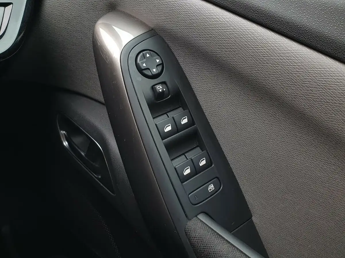 2022-citroen-grand-c4-spacetourer-12-puretech-shine-eat8-big-24