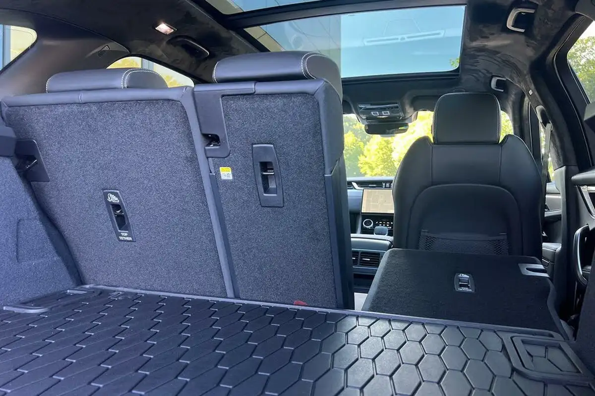 2024-jaguar-f-pace-20-p400e-r-dynamic-hse-black-90th-anniversary-edition-big-30