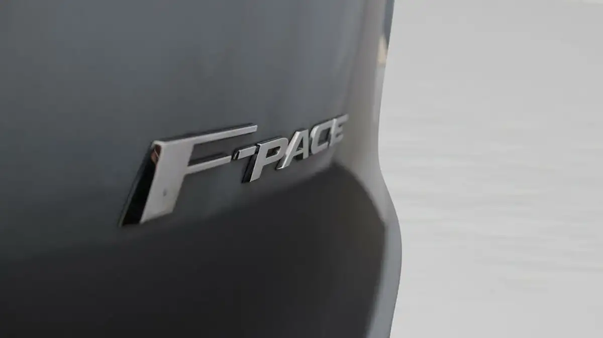 2021-jaguar-f-pace-20-i4d-chequered-flag-180ps-big-21