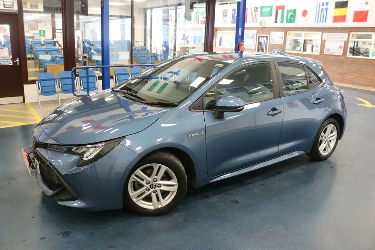 2021-toyota-corolla-18-vvt-i-icon-tech-trk-hatchback-5d-big-2