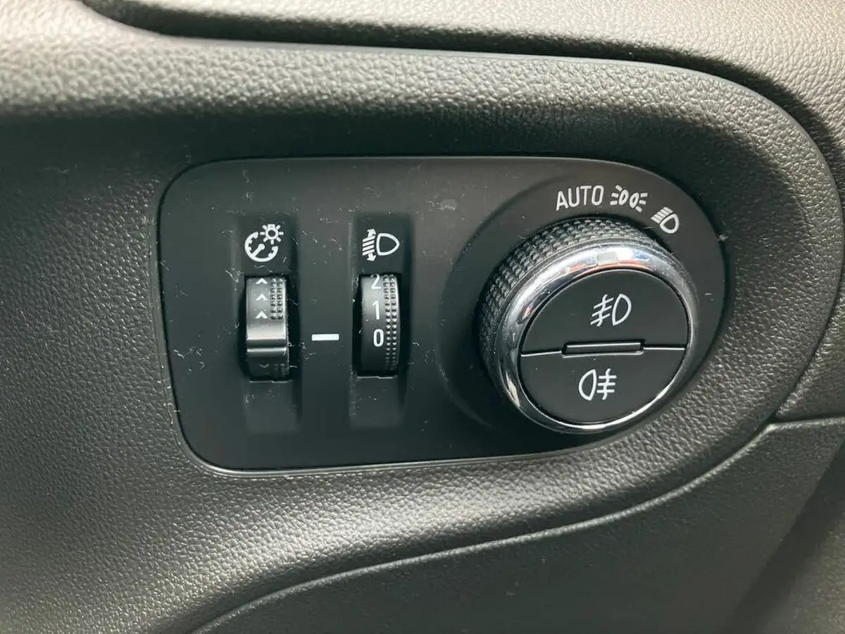 2018-vauxhall-grandland-x-15td-sport-nav-big-39