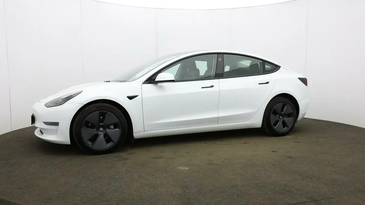 2022-tesla-model-3-e-long-range-big-34