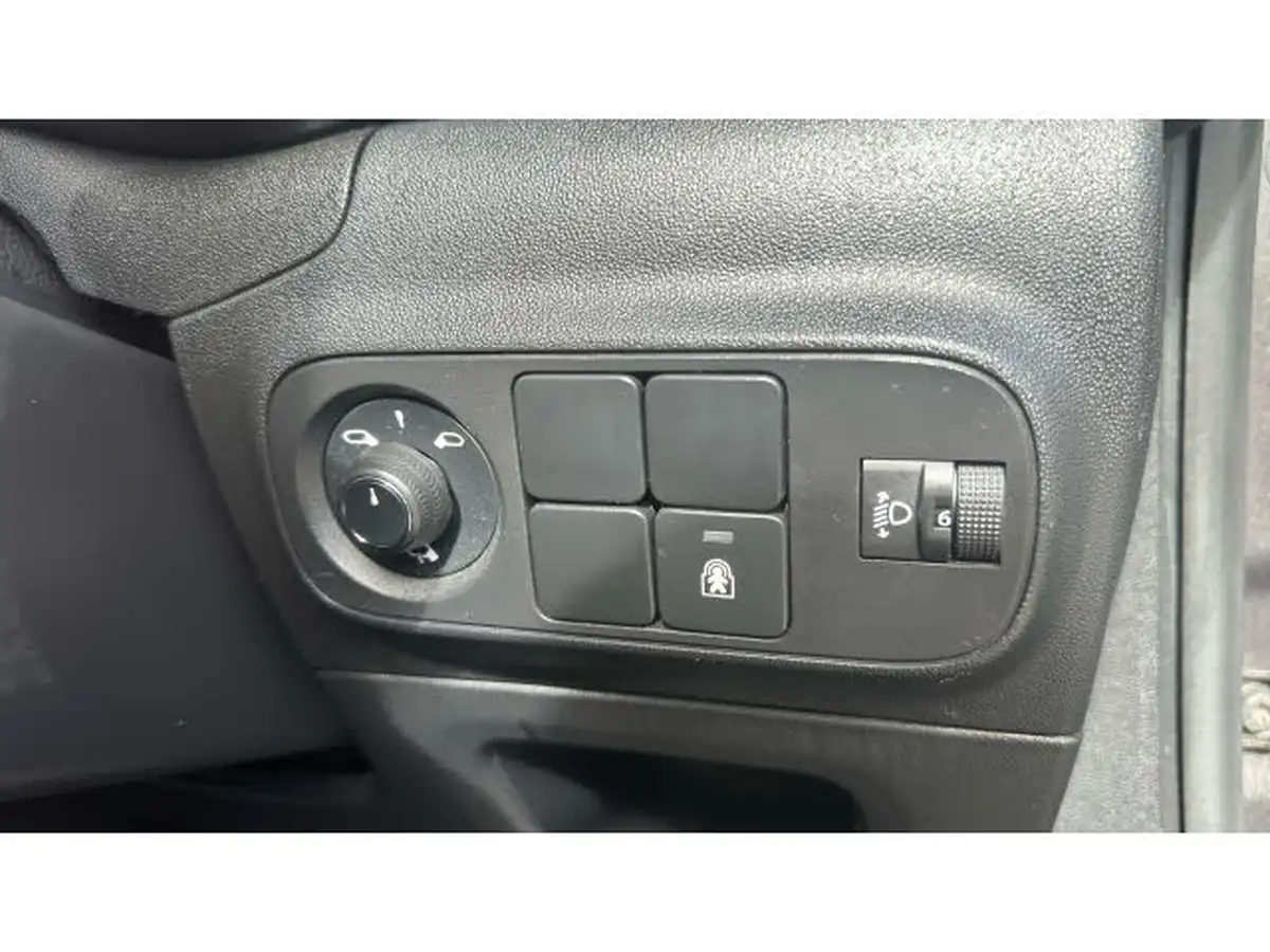 2022-citroen-c3-12-puretech-c-series-edition-83ps-ss-big-28