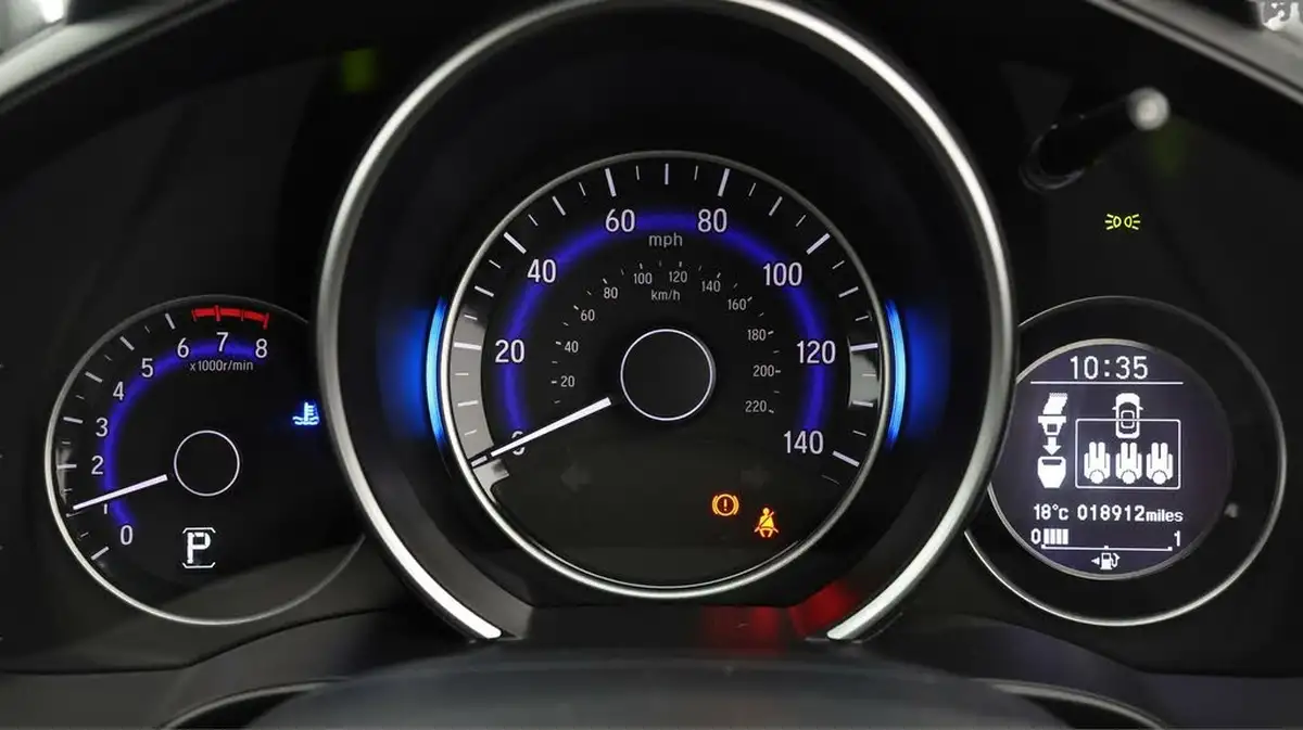 2020-honda-jazz-13-i-vtec-se-cvt-big-9