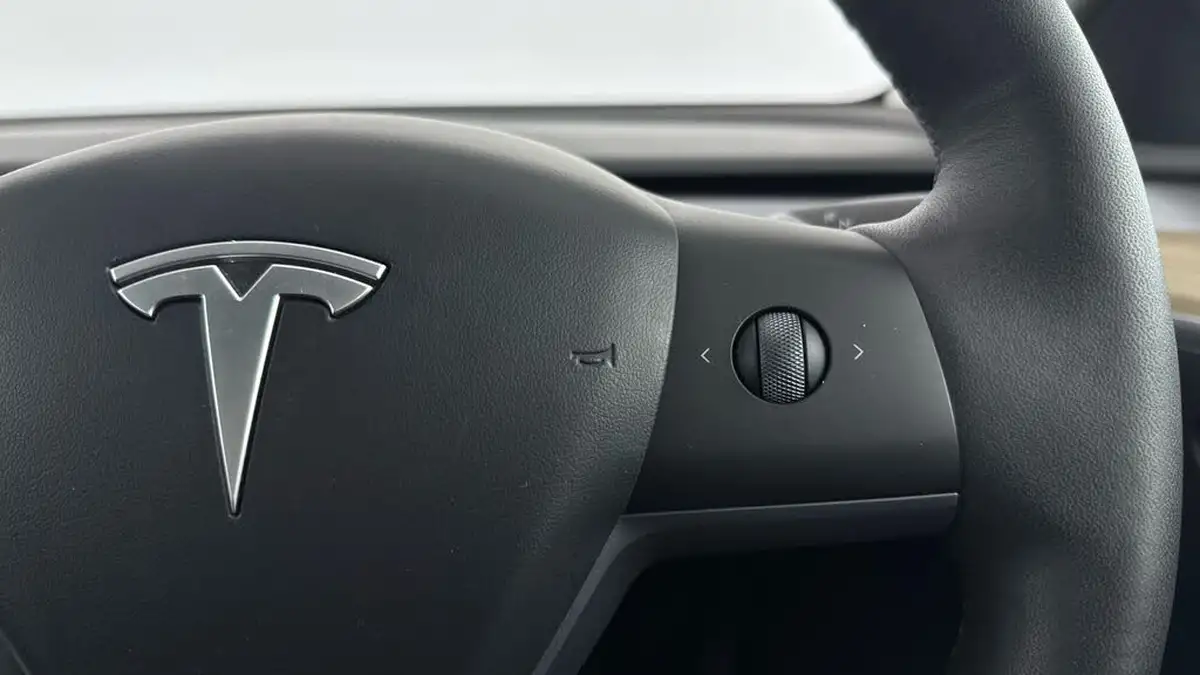 2022-tesla-model-y-e-long-range-big-19