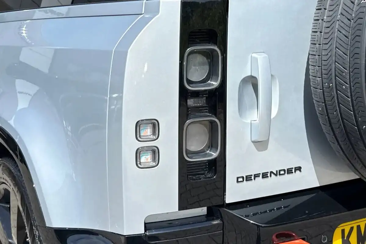 2023-land-rover-90-defender-30-d300-x-big-19
