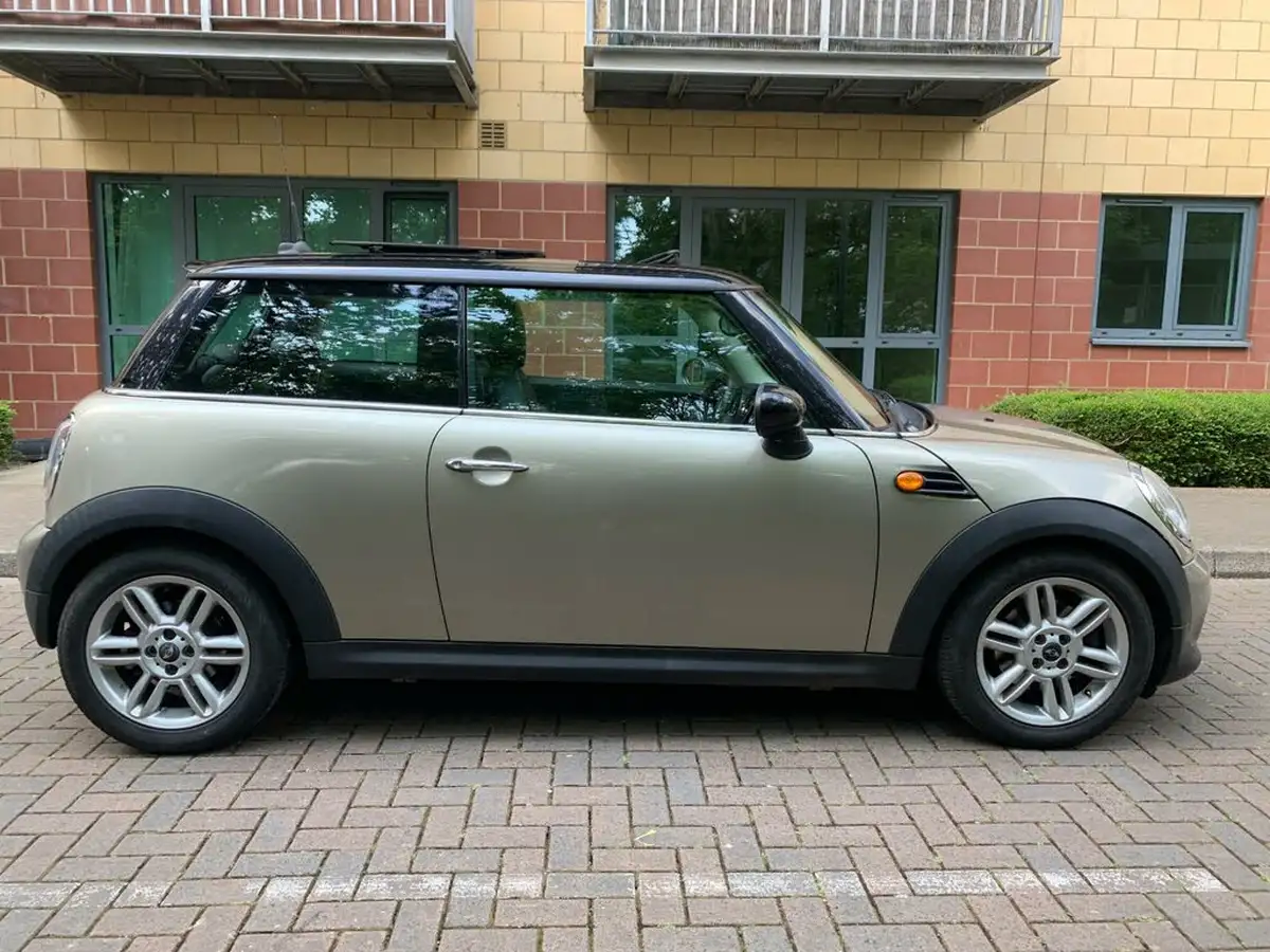 2011-mini-cooper-16-cooper-122bhp-hatchback-3d-big-6