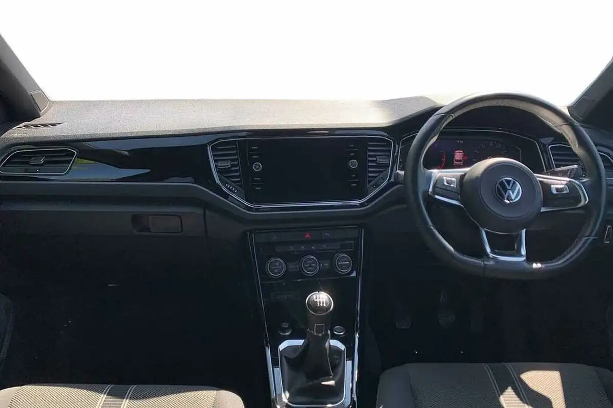 2021-volkswagen-t-roc-15-tsi-black-edition-big-9