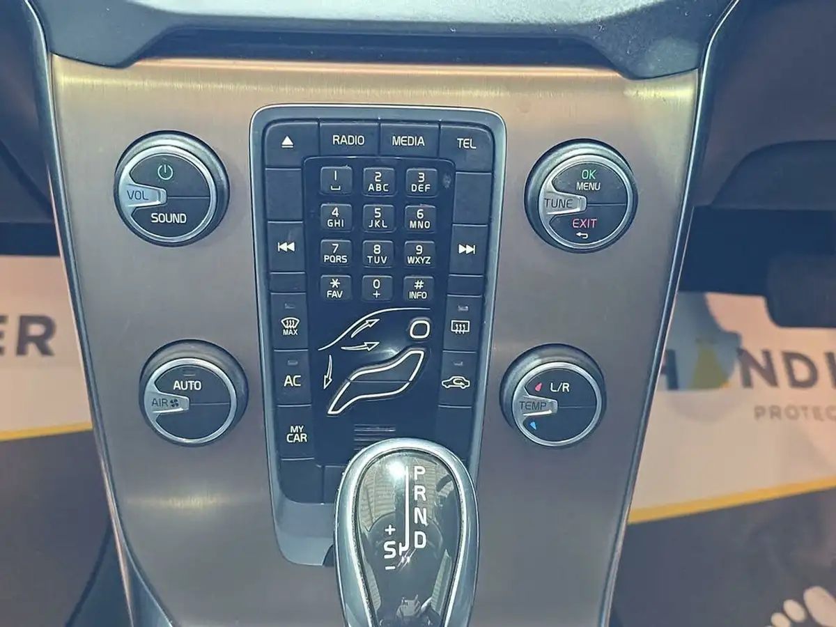 2015-volvo-v40-16td-d2-cross-country-lux-powershift-big-17