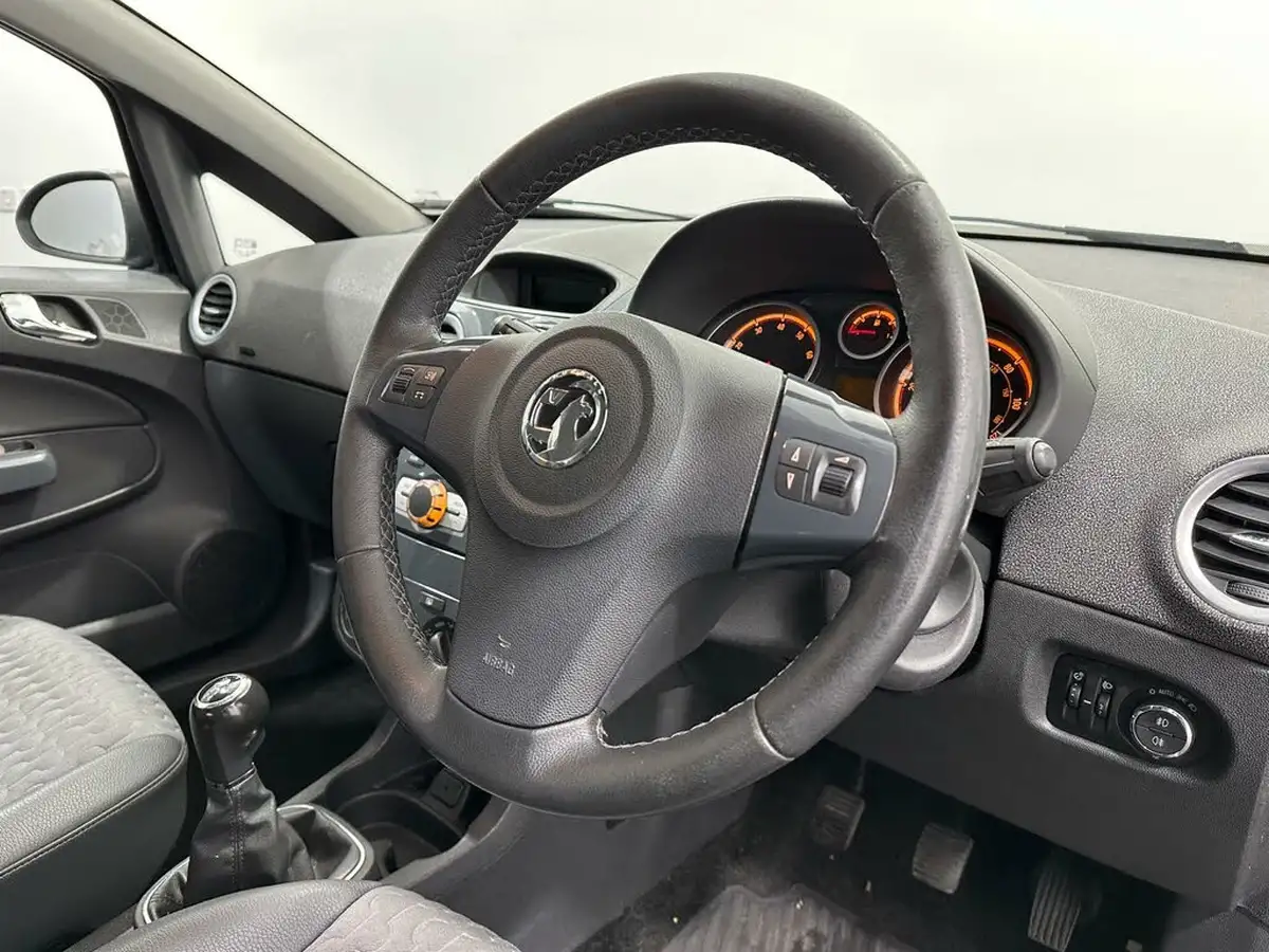 2012-vauxhall-corsa-14-se-5d-big-9