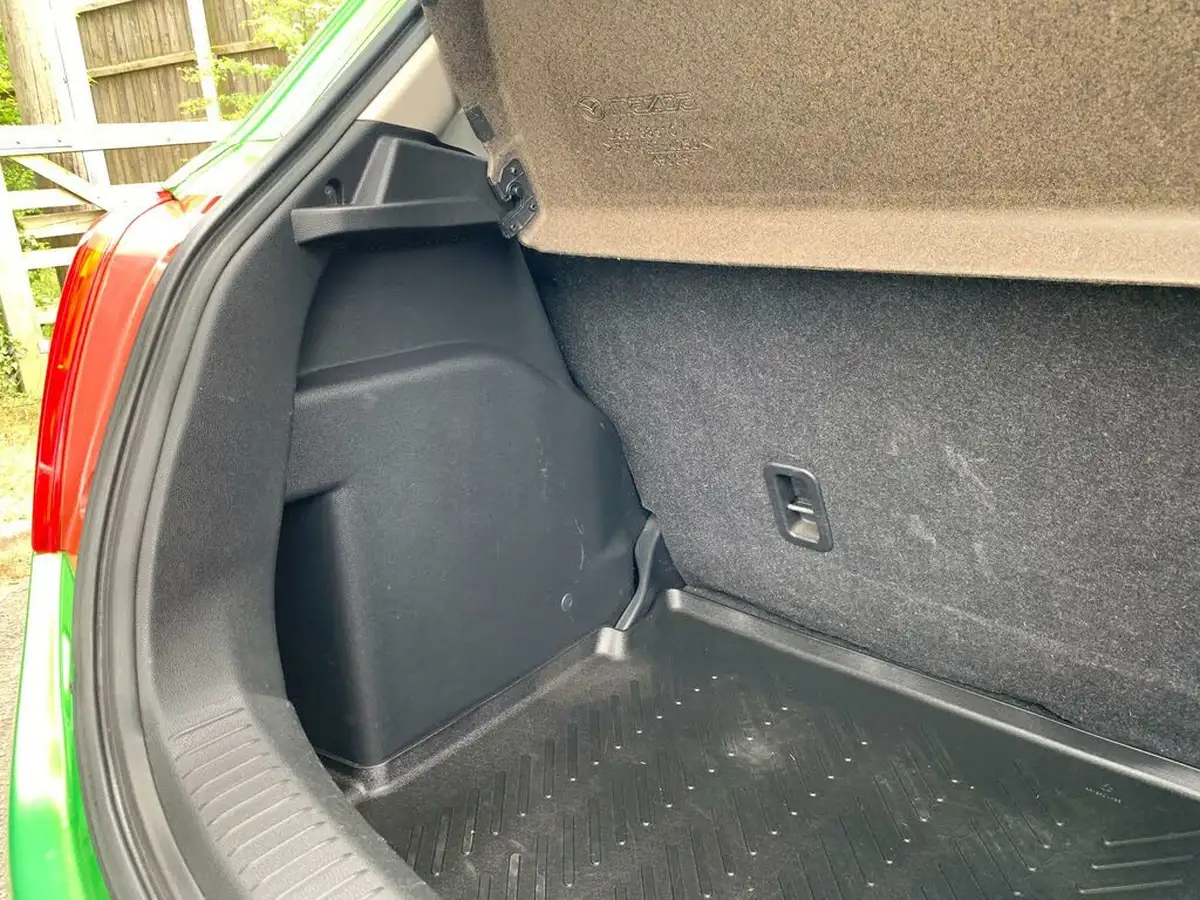 2012-mazda-mazda2-13-tamura-5d-big-41