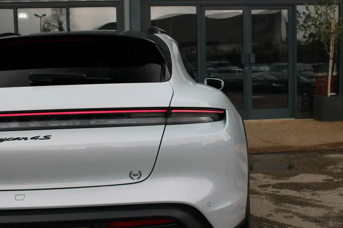 2023-porsche-taycan-e-4s-cross-turismo-big-39