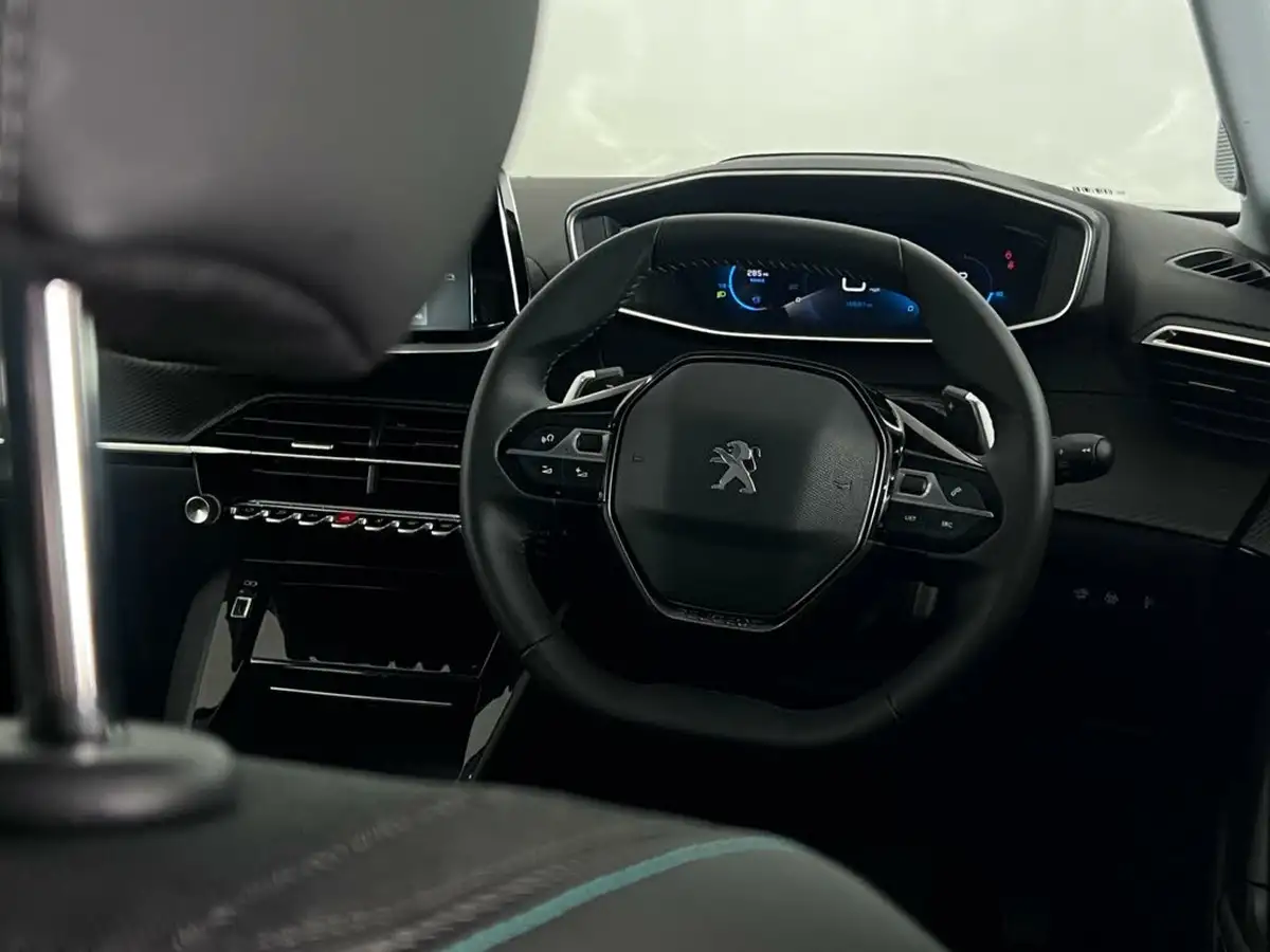 2022-peugeot-2008-suv-12-puretech-allure-premium-130bhp-eat8-big-21