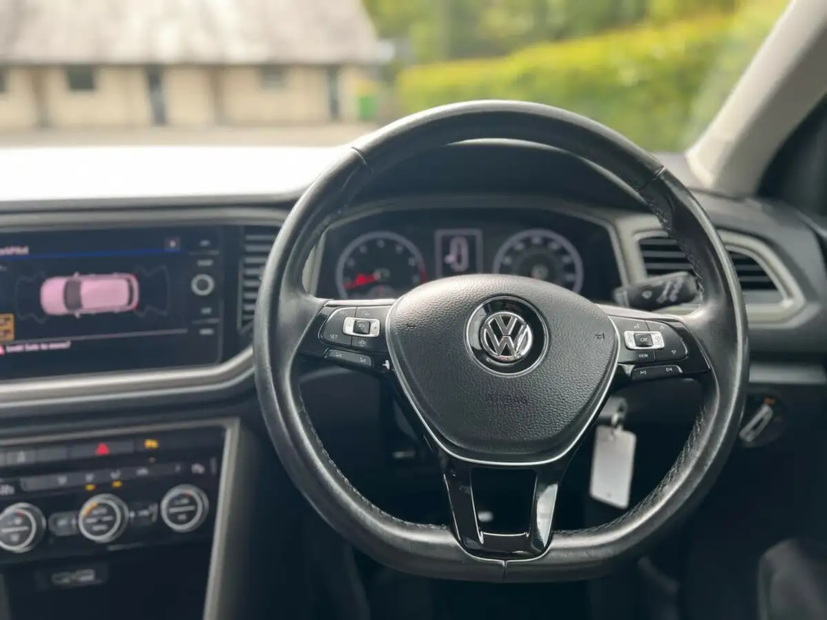 2020-volkswagen-t-roc-15-tsi-se-big-30