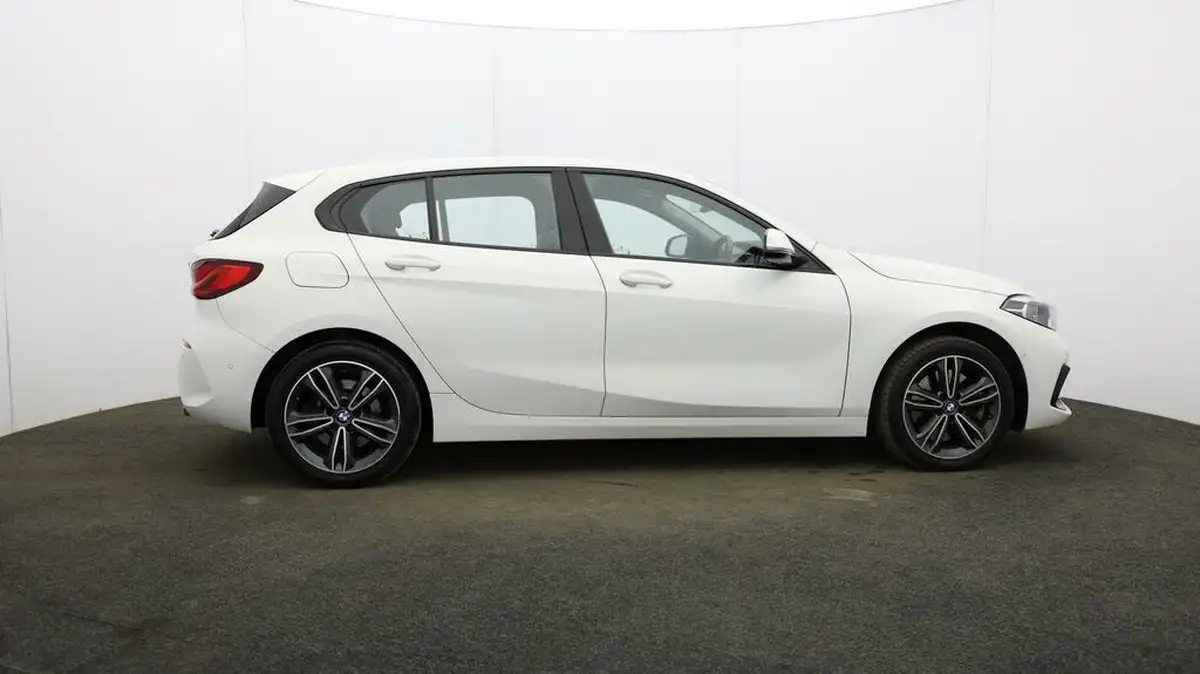 2021-bmw-1-series-20td-120d-xdrive-sport-lcp-big-51
