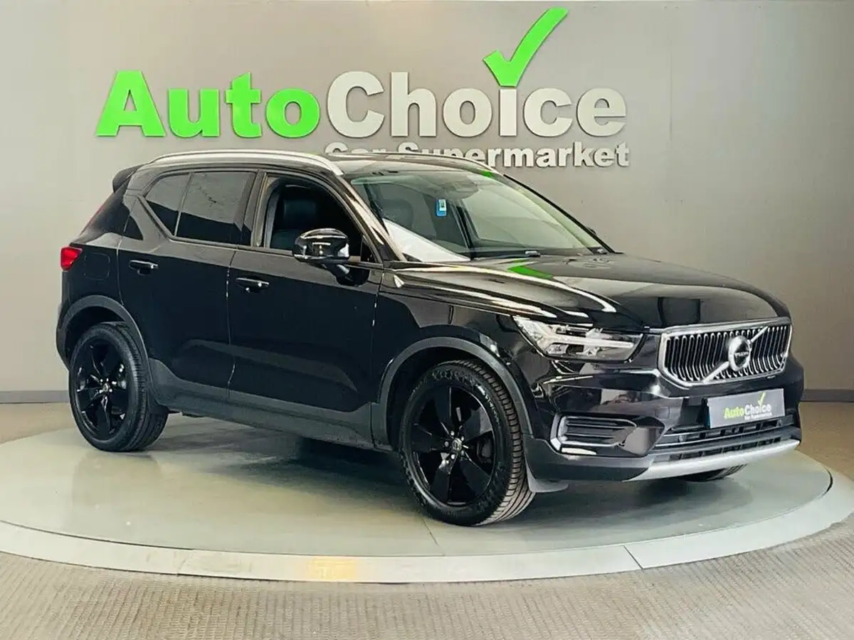 2019-volvo-xc40-20-t4-momentum-awd-big-0