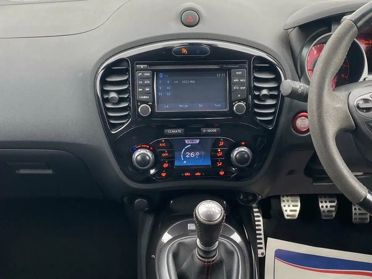 2014-nissan-juke-16-nismo-big-34