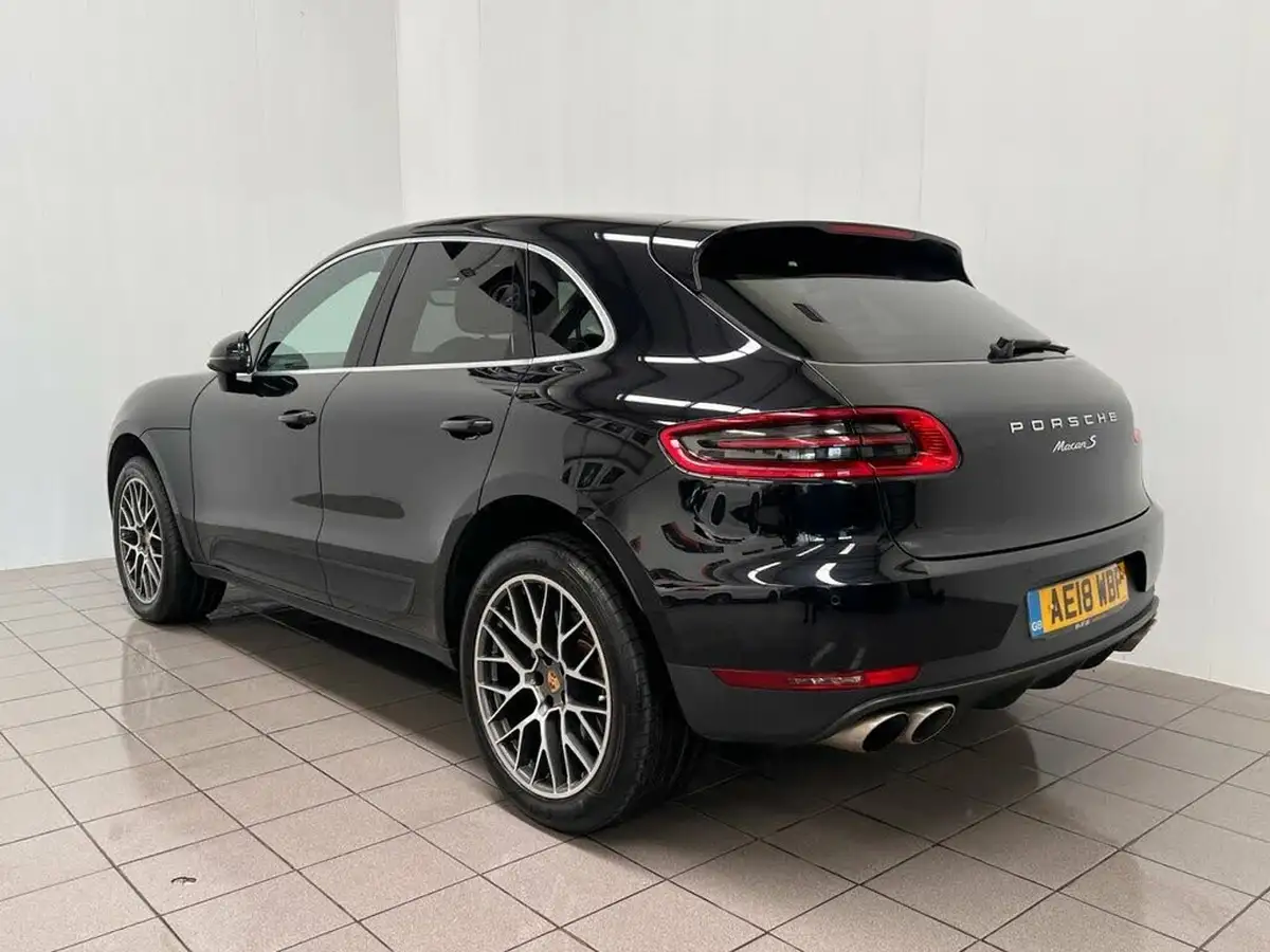 2018-porsche-macan-30-s-big-3