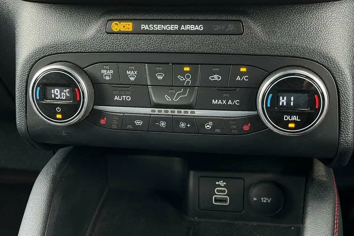2023-ford-kuga-big-30