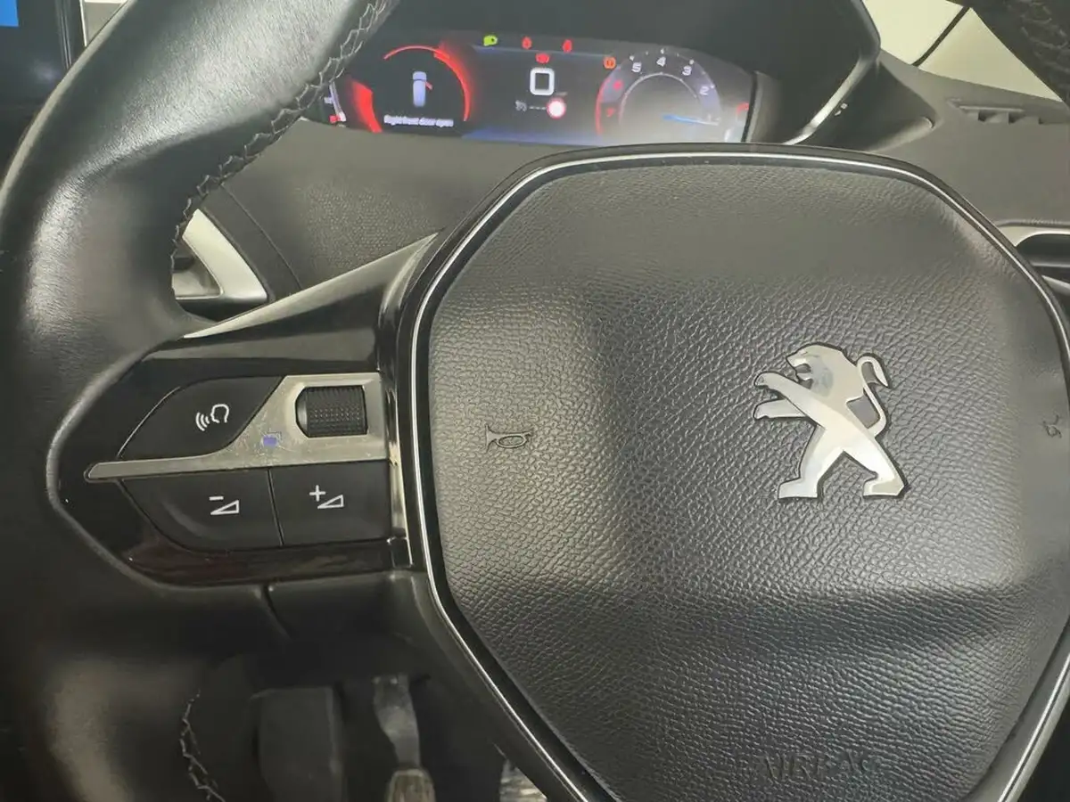 2021-peugeot-5008-suv-12-puretech-allure-big-21