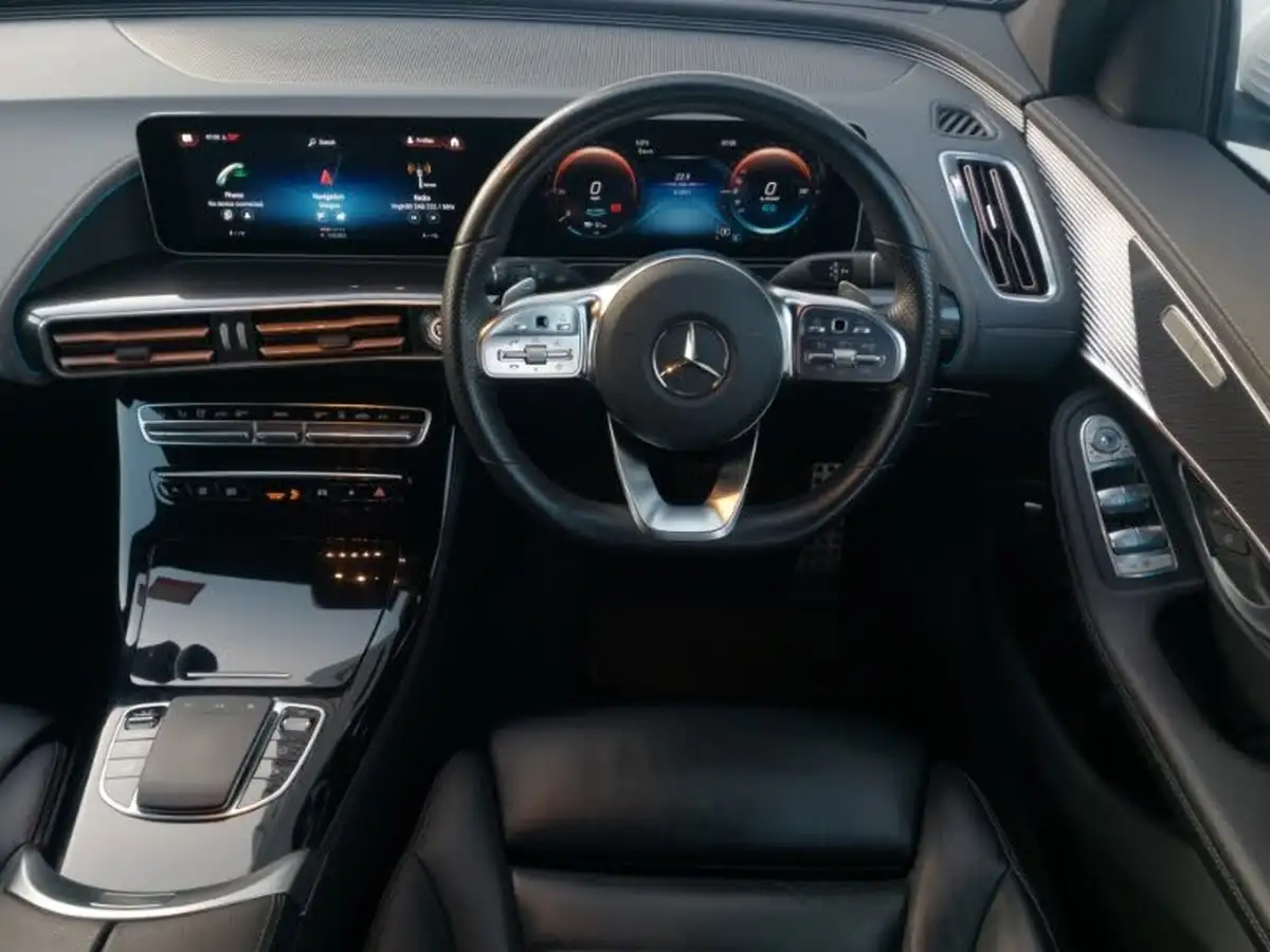 2020-mercedes-benz-eqc-e-eqc-400-amg-line-big-10