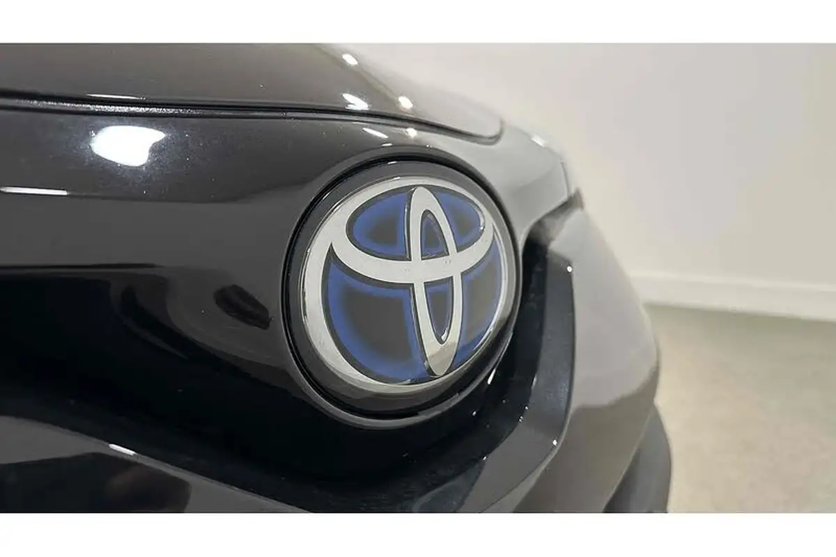 2022-toyota-c-hr-18-vvt-i-design-big-18