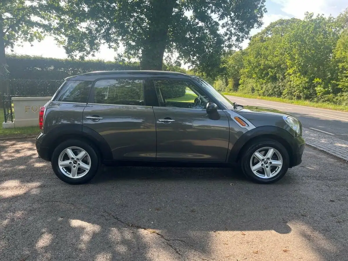 2011-mini-countryman-16-cooper-pepper-big-8