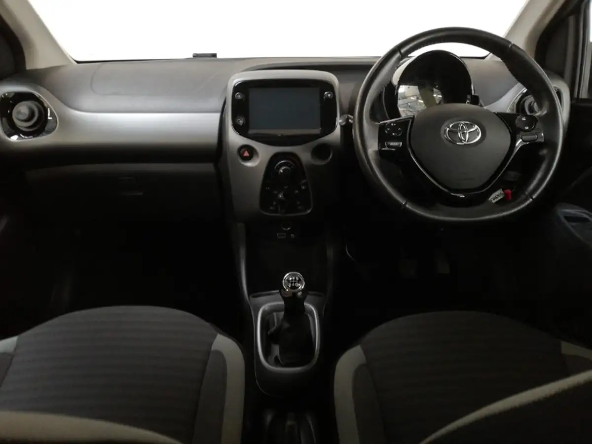 2019-toyota-aygo-10-vvt-i-x-play-big-2