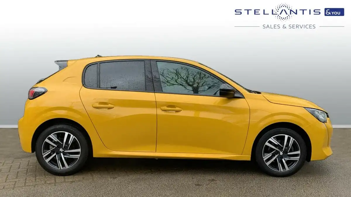 2023-peugeot-208-12-puretech-allure-premium-130ps-eat8-big-1