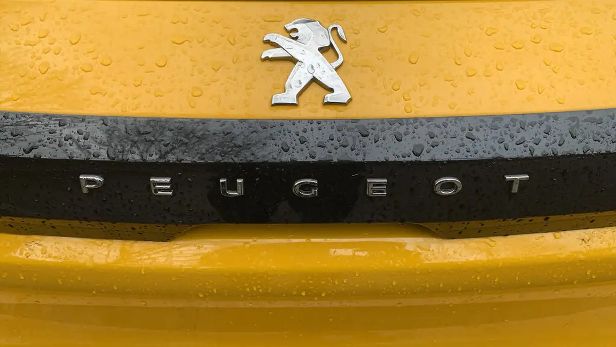 2023-peugeot-208-12-puretech-allure-premium-130ps-eat8-big-25