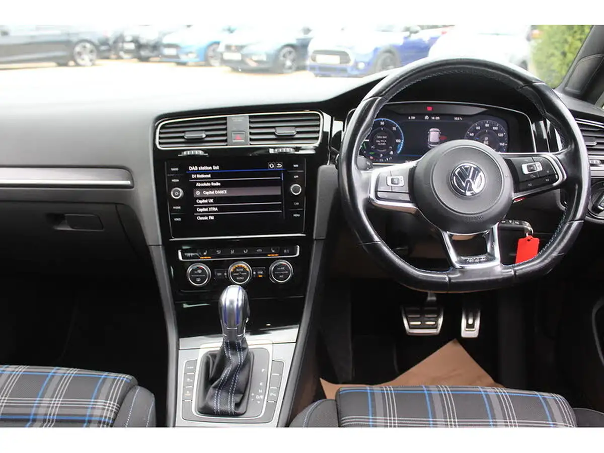 2017-volkswagen-golf-14-tsi-gte-advance-ss-big-14
